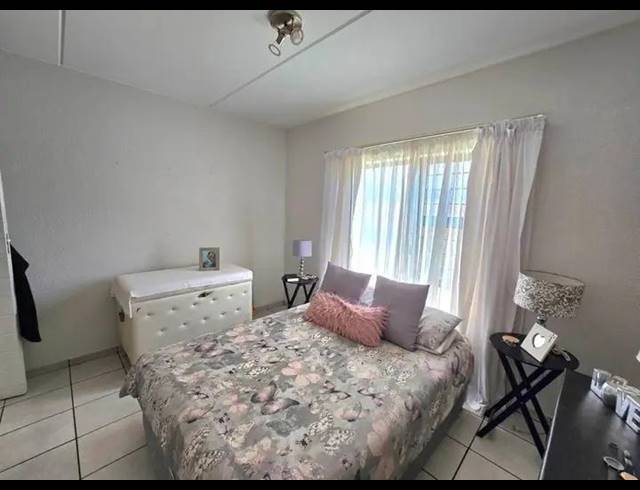 2 BEDROOM TOWNHOUSE FOR SALE IN GERMISTON WEST